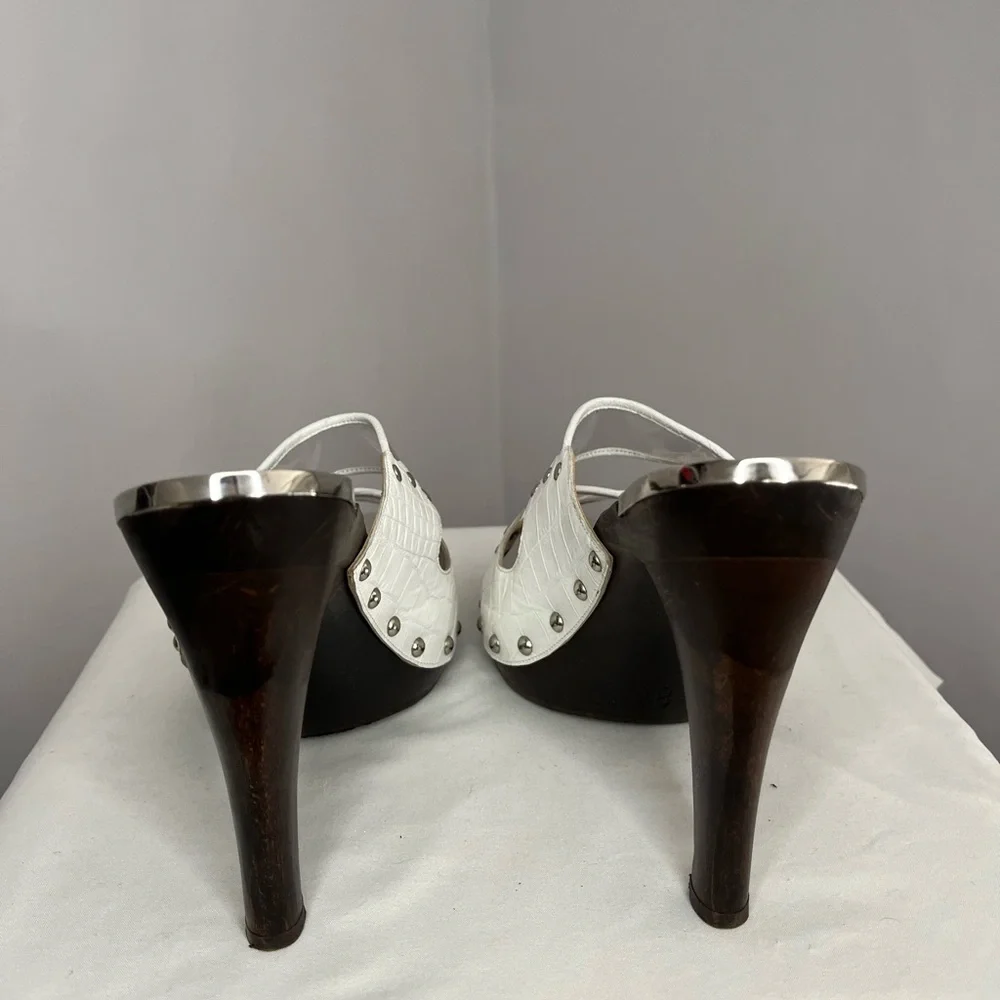 Vintage Versace White Leather Medusa Head Heels ✨🪩 - Picture 8 of 9